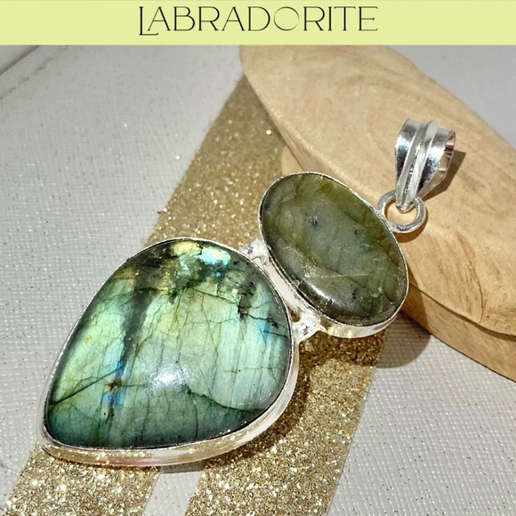 Glowing Labradorite Gemstone Handmade Pendant Necklace - Picture 6 of 7